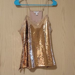 Beautiful tank top w/ adjustable straps